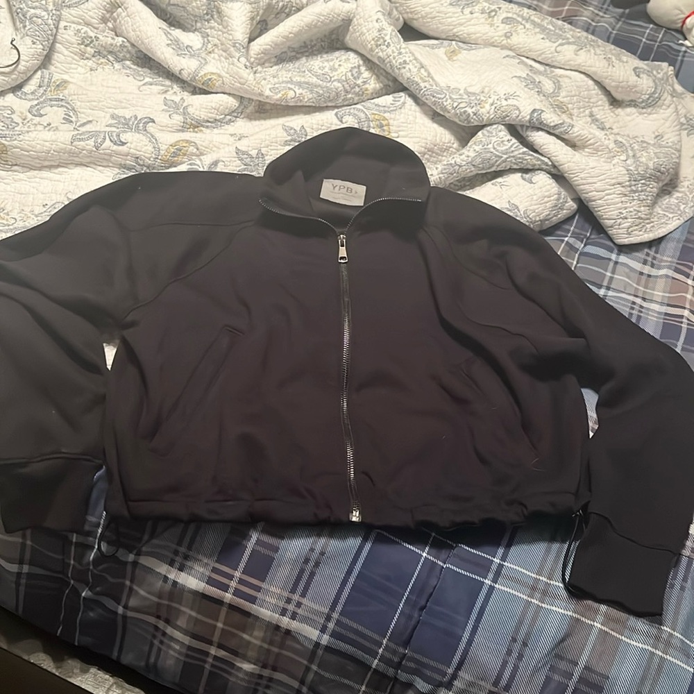 XS black Abercrombie YPB cropped black sweatshirt athleisure
